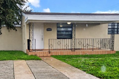 Villa ou maison à Hialeah, Floride 3 chambres, 116.22 m2 № 2426444