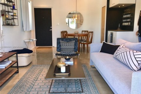 Кондоминиум с 1 спальней в Майами-Бич, Флорида № 2055942