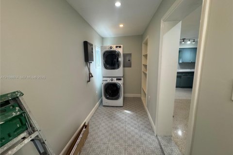 Villa ou maison à louer à Fort Lauderdale, Floride: 2 chambres, 91.51 m2 № 2431574 - photo 25
