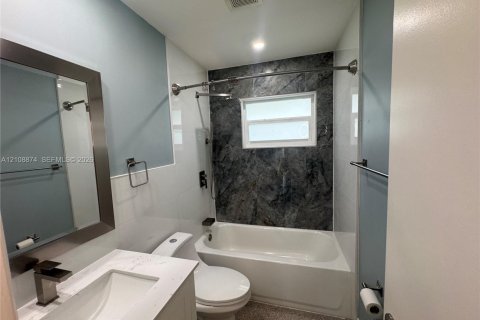 Villa ou maison à louer à Fort Lauderdale, Floride: 2 chambres, 91.51 m2 № 2431574 - photo 23