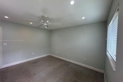 Villa ou maison à louer à Fort Lauderdale, Floride: 2 chambres, 91.51 m2 № 2431574 - photo 12