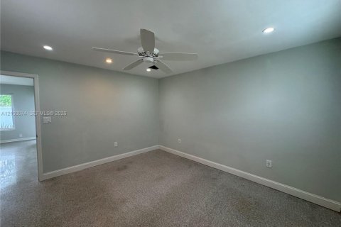 Villa ou maison à louer à Fort Lauderdale, Floride: 2 chambres, 91.51 m2 № 2431574 - photo 11