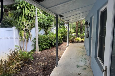 Villa ou maison à louer à Fort Lauderdale, Floride: 2 chambres, 91.51 m2 № 2431574 - photo 4