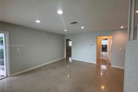 Villa ou maison à louer à Fort Lauderdale, Floride: 2 chambres, 91.51 m2 № 2431574 - photo 6