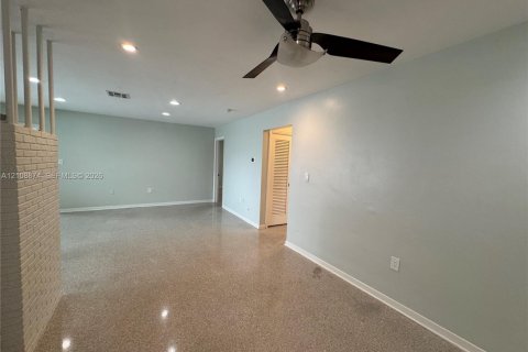 Villa ou maison à louer à Fort Lauderdale, Floride: 2 chambres, 91.51 m2 № 2431574 - photo 10
