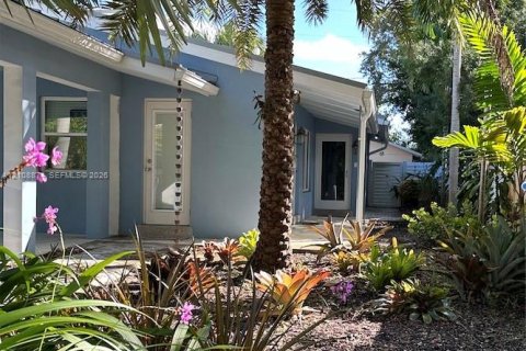 Villa ou maison à louer à Fort Lauderdale, Floride: 2 chambres, 91.51 m2 № 2431574 - photo 2