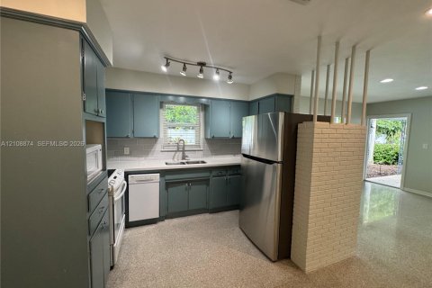 Villa ou maison à louer à Fort Lauderdale, Floride: 2 chambres, 91.51 m2 № 2431574 - photo 8