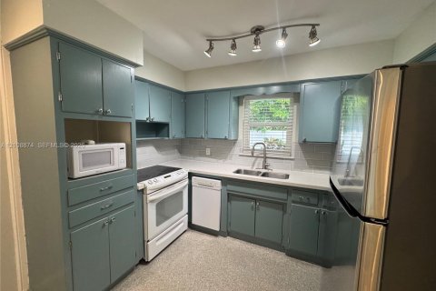 Villa ou maison à louer à Fort Lauderdale, Floride: 2 chambres, 91.51 m2 № 2431574 - photo 9