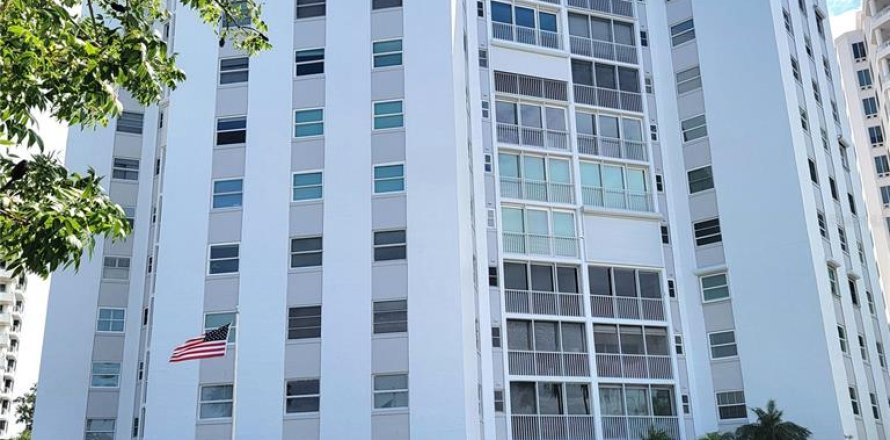 Condo in Sarasota, Florida, 2 bedrooms № 1618778