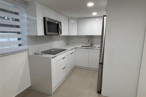 Снять в аренду коммерческую недвижимость в Хайалиа, Флорида 1 спальня, № 2004340 - фото 10