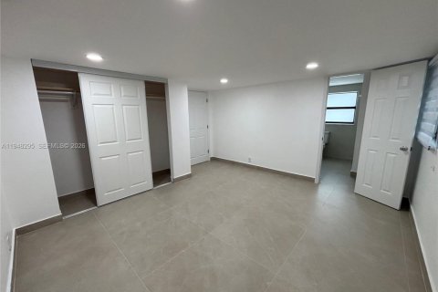 Снять в аренду коммерческую недвижимость в Хайалиа, Флорида 1 спальня, № 2004340 - фото 13