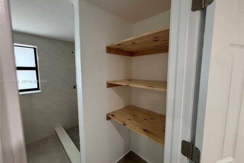 Снять в аренду коммерческую недвижимость в Хайалиа, Флорида 1 спальня, № 2004340 - фото 14