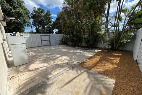 Снять в аренду коммерческую недвижимость в Хайалиа, Флорида 1 спальня, № 2004340 - фото 7