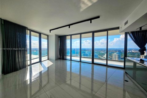 Condo in Sunny Isles Beach, Florida, 2 bedrooms № 2053121 - photo 13