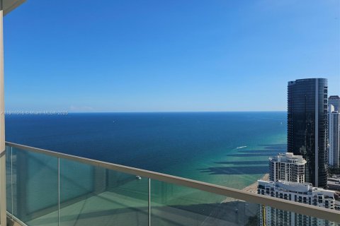 Condo in Sunny Isles Beach, Florida, 2 bedrooms № 2053121 - photo 4