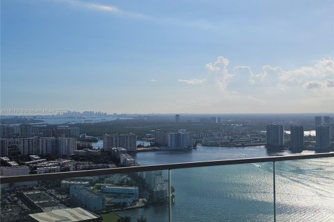Condo in Sunny Isles Beach, Florida, 2 bedrooms № 2053121 - photo 8