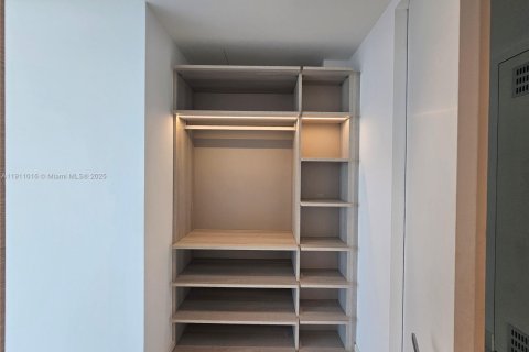 Condo in Sunny Isles Beach, Florida, 2 bedrooms № 2053121 - photo 18