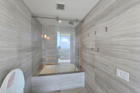 Condo in Sunny Isles Beach, Florida, 2 bedrooms № 2053121 - photo 16