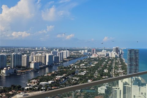 Condo in Sunny Isles Beach, Florida, 2 bedrooms № 2053121 - photo 22