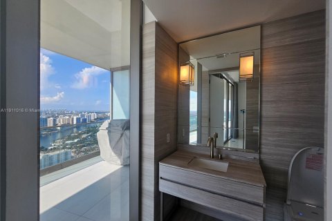 Condo in Sunny Isles Beach, Florida, 2 bedrooms № 2053121 - photo 15