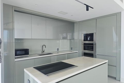 Condo in Sunny Isles Beach, Florida, 2 bedrooms № 2053121 - photo 12