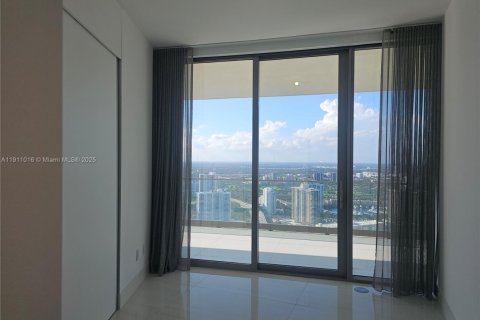 Condo in Sunny Isles Beach, Florida, 2 bedrooms № 2053121 - photo 20