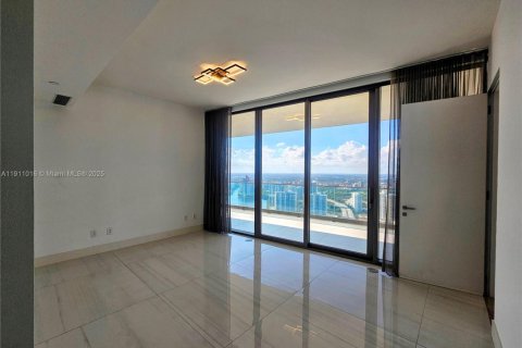 Condo in Sunny Isles Beach, Florida, 2 bedrooms № 2053121 - photo 14