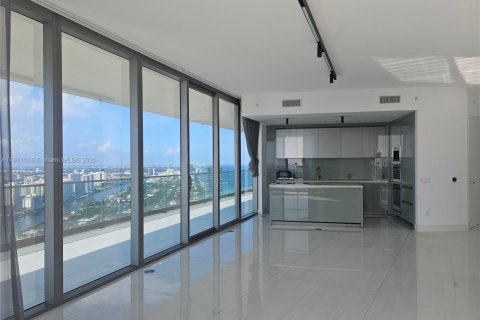Condo in Sunny Isles Beach, Florida, 2 bedrooms № 2053121 - photo 11