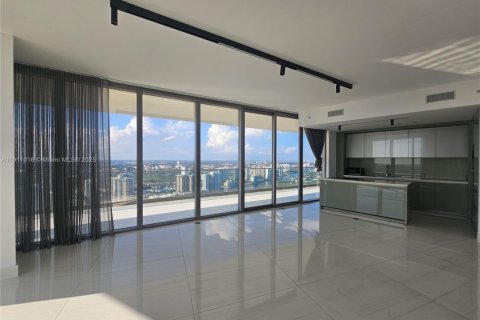 Condo in Sunny Isles Beach, Florida, 2 bedrooms № 2053121 - photo 10