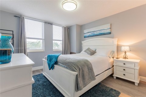 Condominio en venta en Hallandale Beach, Florida, 3 dormitorios, 137.5 m2 № 1836450 - foto 28
