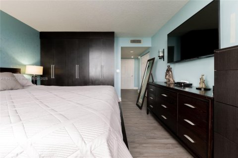Condominio en venta en Hallandale Beach, Florida, 3 dormitorios, 137.5 m2 № 1836450 - foto 22