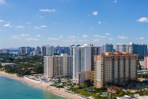 Condominio en venta en Hallandale Beach, Florida, 3 dormitorios, 137.5 m2 № 1836450 - foto 4