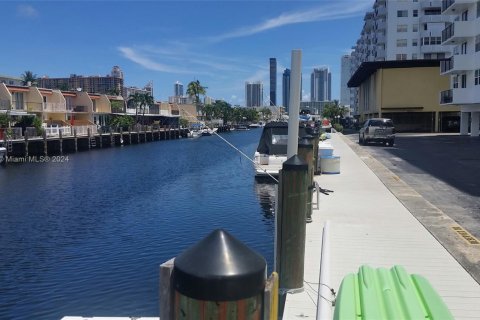 Copropriété à vendre à North Miami Beach, Floride: 1 chambre, 76.92 m2 № 1867411 - photo 23