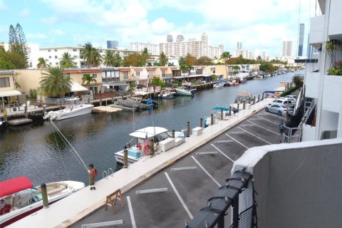 Copropriété à vendre à North Miami Beach, Floride: 1 chambre, 76.92 m2 № 1867411 - photo 11