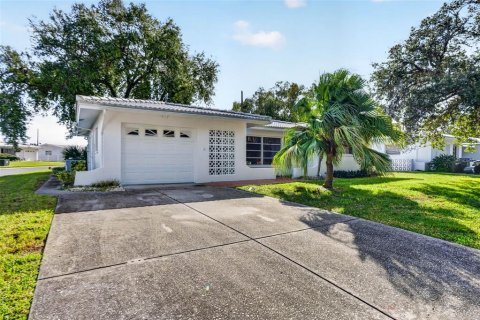 Villa ou maison à vendre à Seminole, Floride: 2 chambres, 153.2 m2 № 2436725 - photo 2