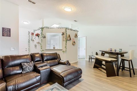 House in Kissimmee, Florida 3 bedrooms, 133.5 sq.m. № 1865947 - photo 8