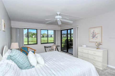 Condo in Sarasota, Florida, 2 bedrooms  № 214300 - photo 23