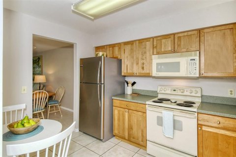 Condo in Sarasota, Florida, 2 bedrooms  № 214300 - photo 28