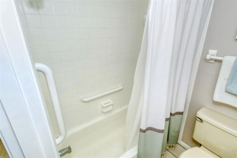 Condo in Sarasota, Florida, 2 bedrooms  № 214300 - photo 22