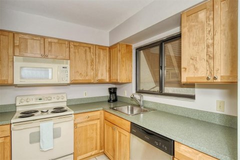 Condo in Sarasota, Florida, 2 bedrooms  № 214300 - photo 27