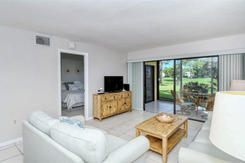 Condo in Sarasota, Florida, 2 bedrooms  № 214300 - photo 5