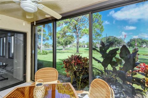 Condo in Sarasota, Florida, 2 bedrooms  № 214300 - photo 7