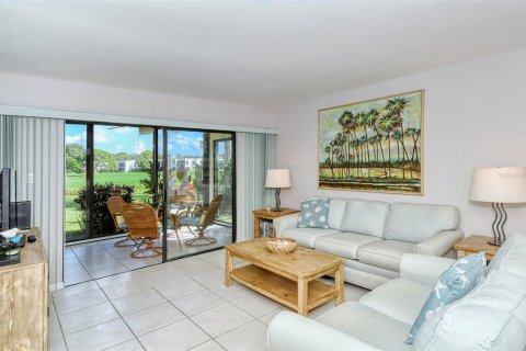 Condo in Sarasota, Florida, 2 bedrooms  № 214300 - photo 6