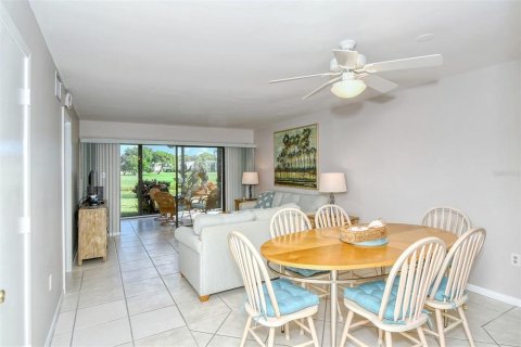 Condo in Sarasota, Florida, 2 bedrooms  № 214300 - photo 3