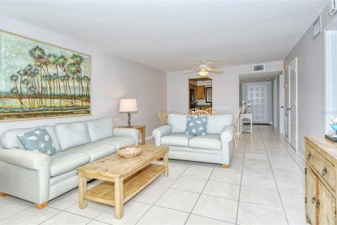 Condo in Sarasota, Florida, 2 bedrooms  № 214300 - photo 16