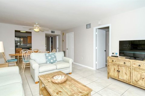 Condo in Sarasota, Florida, 2 bedrooms  № 214300 - photo 17
