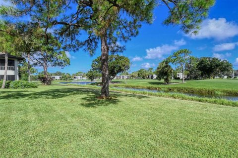 Condo in Sarasota, Florida, 2 bedrooms  № 214300 - photo 12