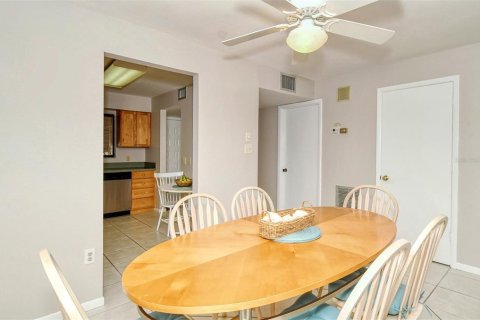 Condo in Sarasota, Florida, 2 bedrooms  № 214300 - photo 25