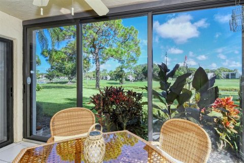 Condo in Sarasota, Florida, 2 bedrooms  № 214300 - photo 2