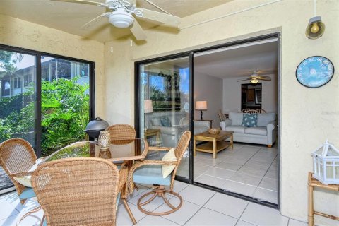 Condo in Sarasota, Florida, 2 bedrooms  № 214300 - photo 15